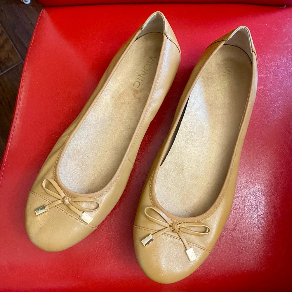 Vionic Women's Tan Ballet Flats